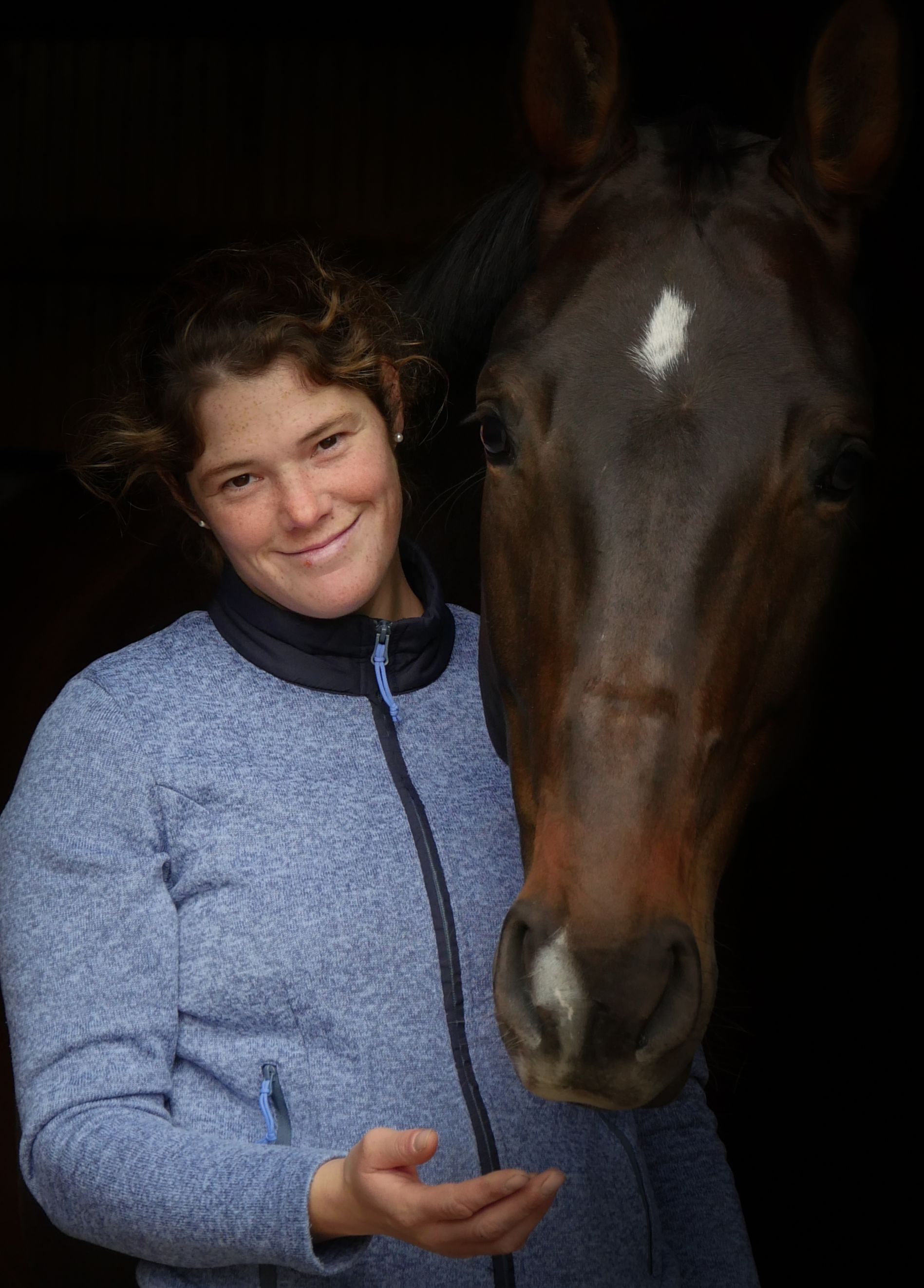Portrait Ina Leuser mit Pferd